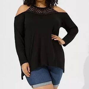 TORRID Knit Crochet Neck Cold Shoulder Sharkbite Hem Top‎ NWT
